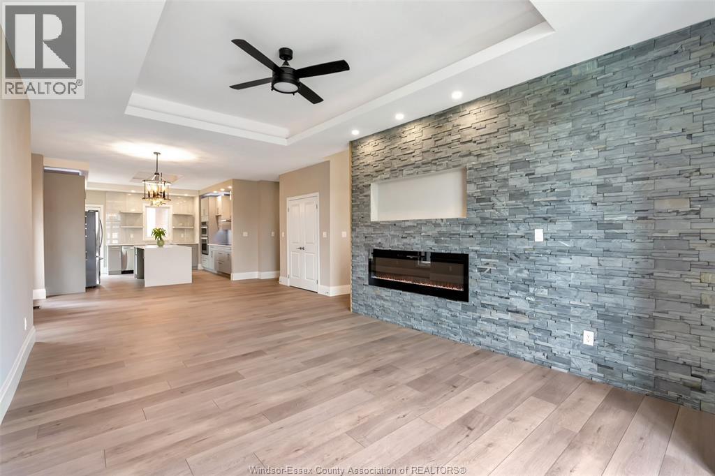 121 HAZEL CRESCENT - 7