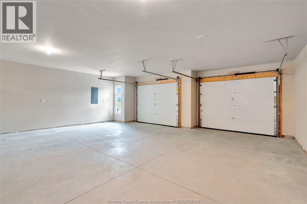 Photo 28 of 121 Hazel Crescent, Kingsville ON