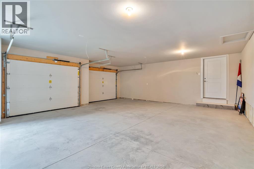 Photo 27 of 121 Hazel Crescent, Kingsville ON