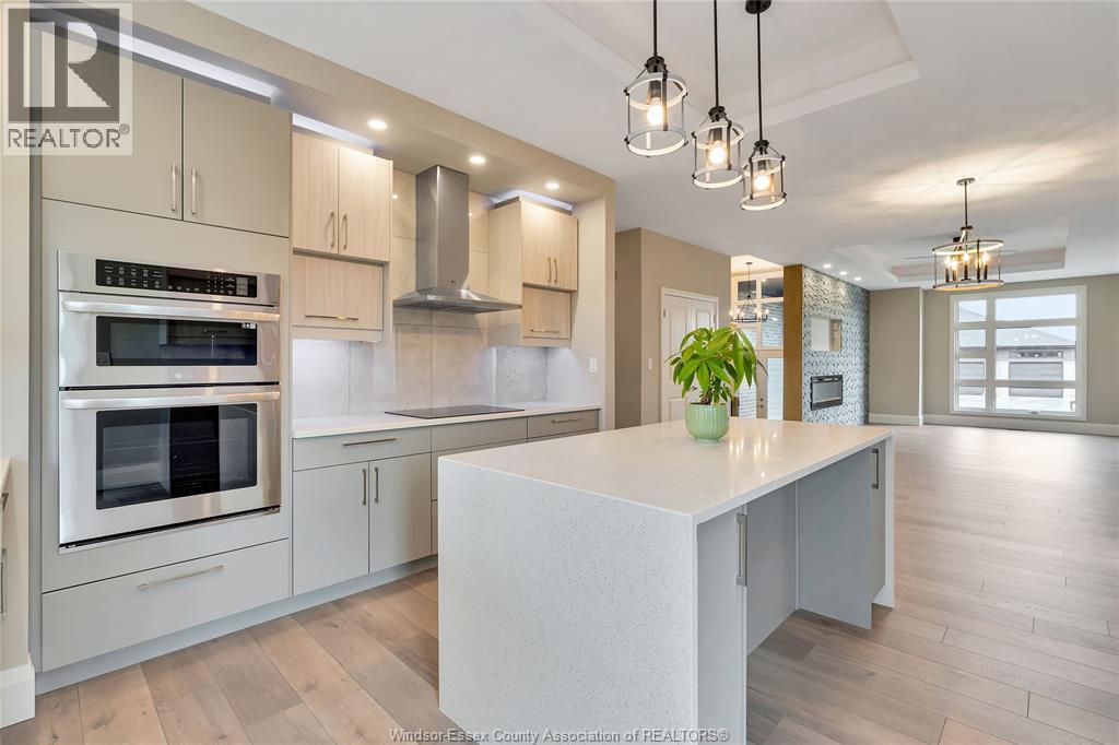 Photo 11 of 121 Hazel Crescent, Kingsville ON