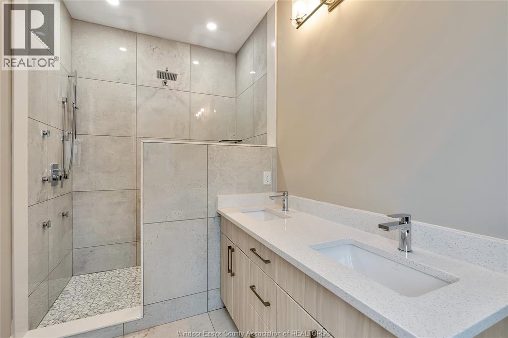 121 HAZEL CRESCENT - 17