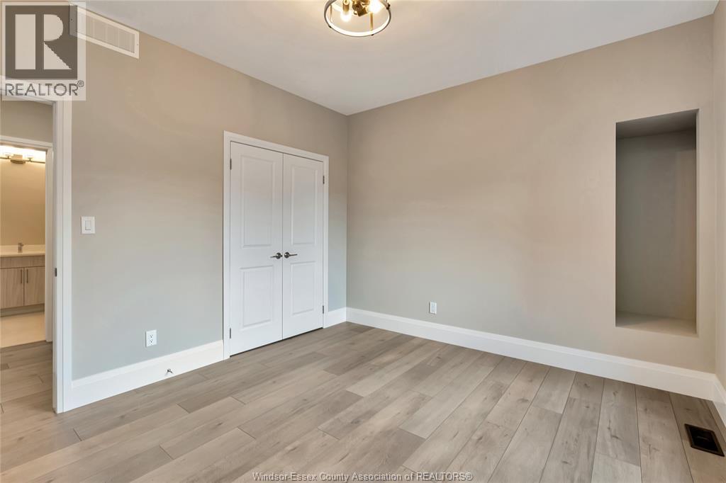 Photo 22 of 121 Hazel Crescent, Kingsville ON