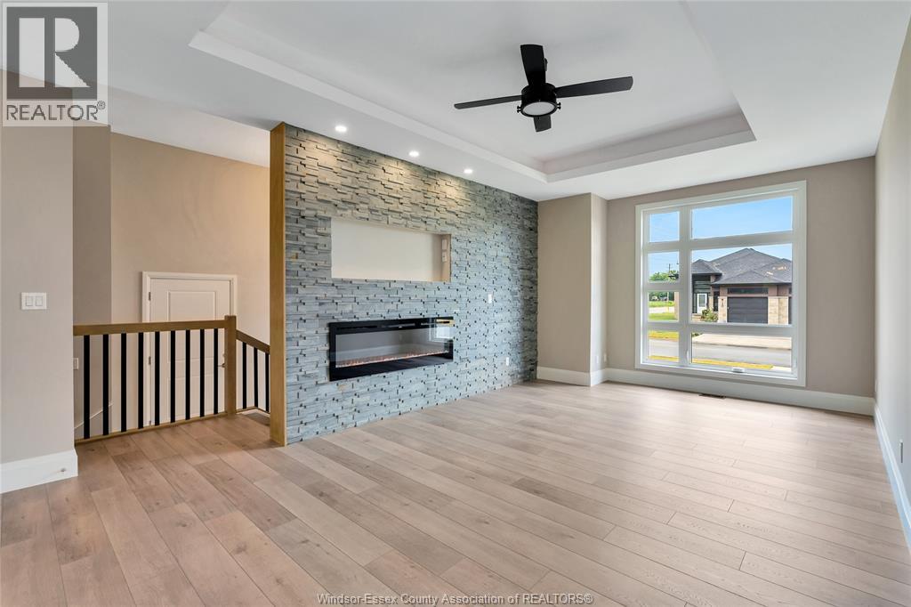 121 HAZEL CRESCENT - 5