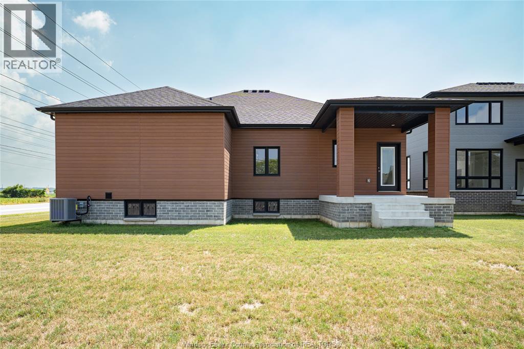 Photo 30 of 121 Hazel Crescent, Kingsville ON