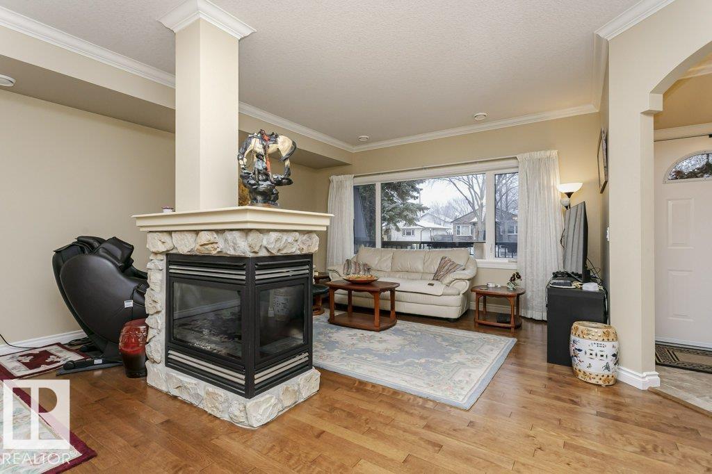 Photo 5 of 10511 76 St Nw, Edmonton AB