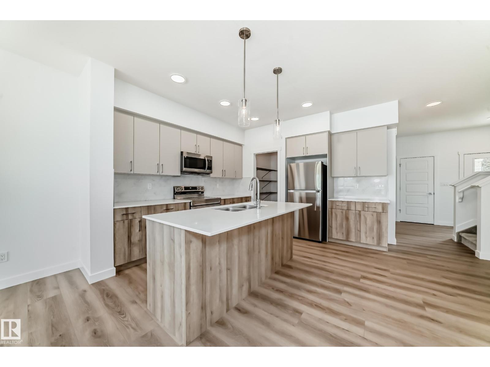 Photo 8 of 637 Kinglet Bv Nw, Edmonton AB