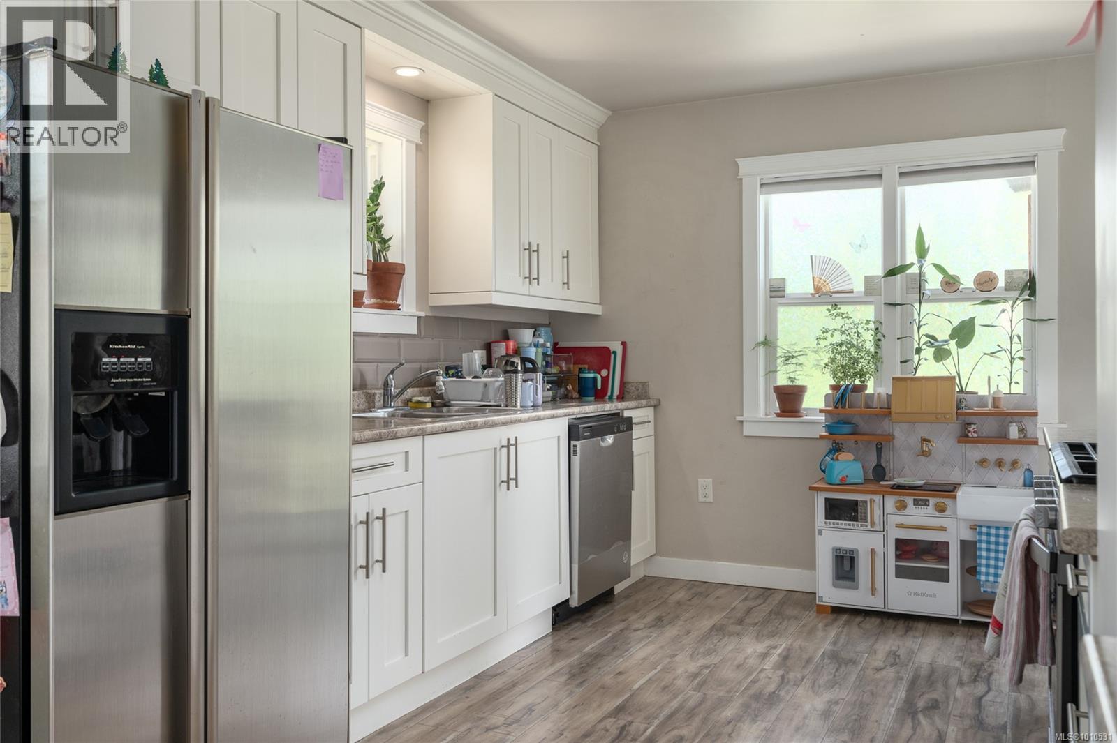 Photo 11 of 477 Watfield Ave, Nanaimo BC