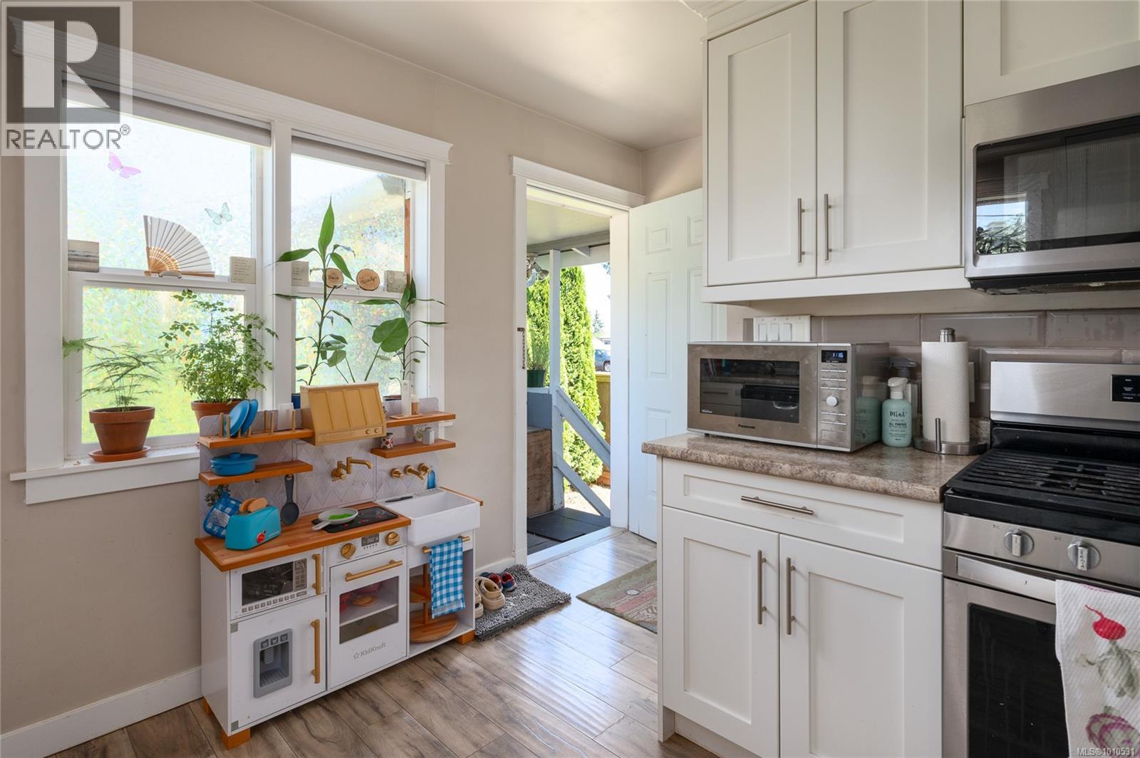 Photo 13 of 477 Watfield Ave, Nanaimo BC