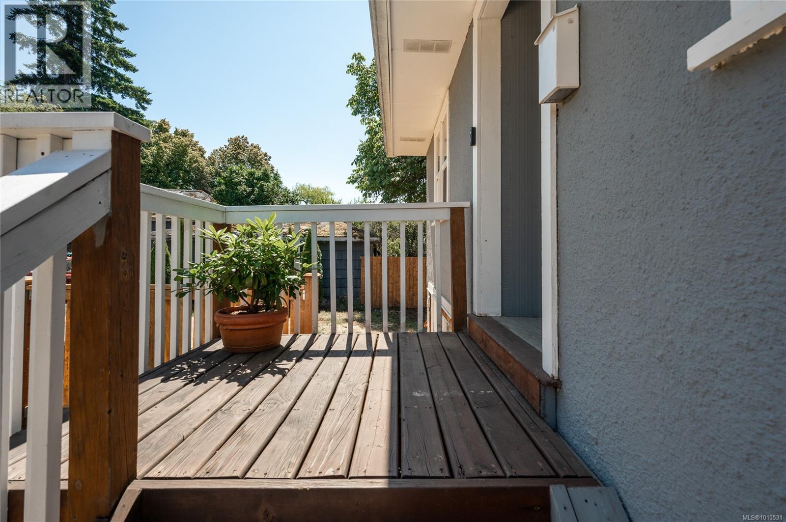 Photo 5 of 477 Watfield Ave, Nanaimo BC