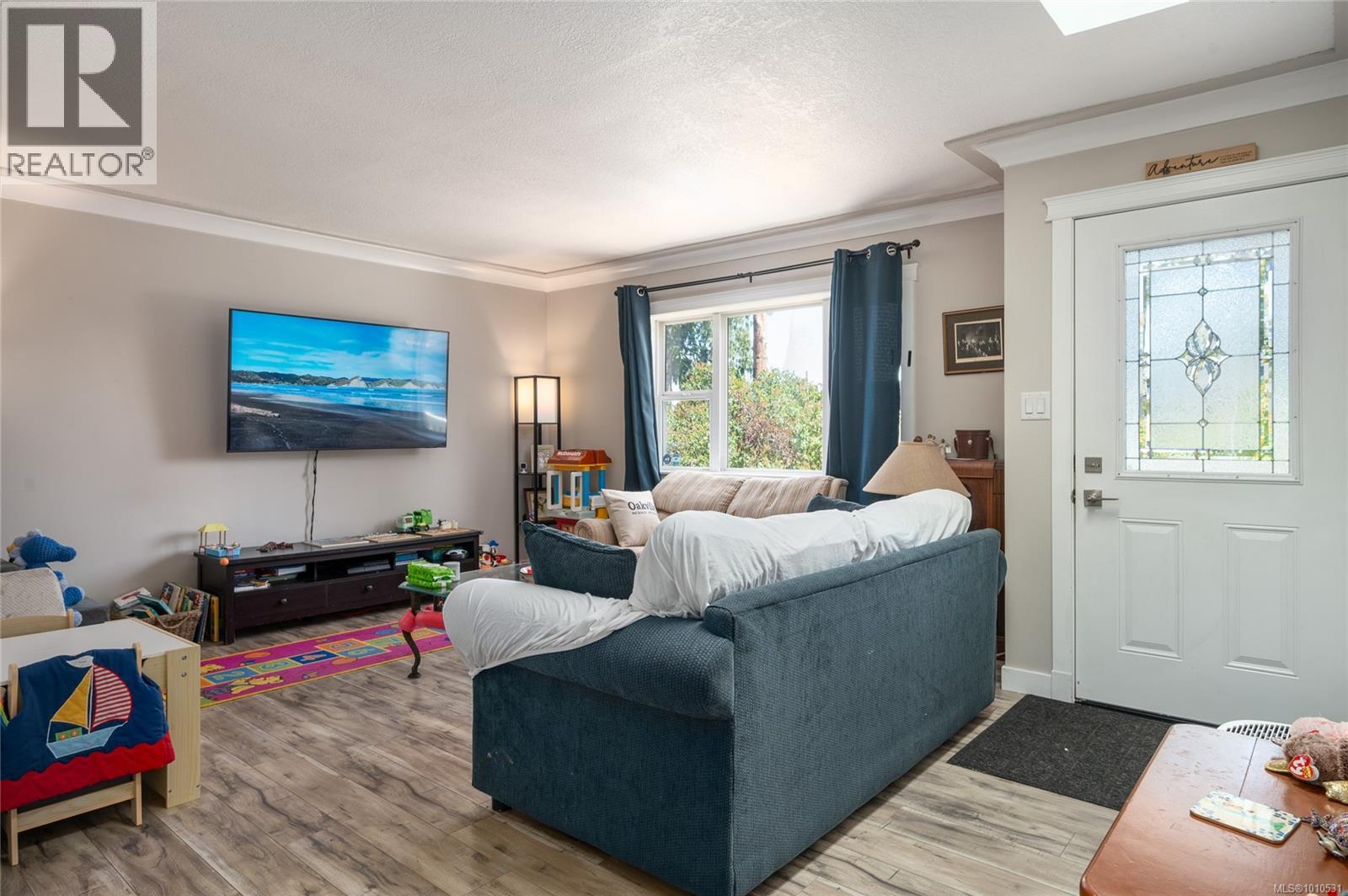 Photo 9 of 477 Watfield Ave, Nanaimo BC