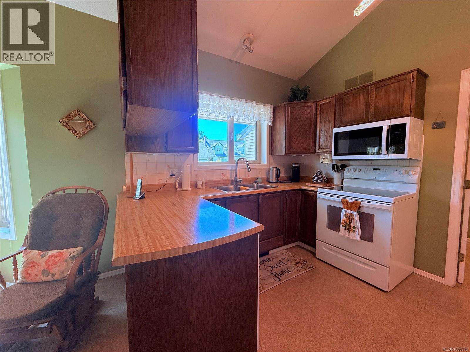 Photo 10 of 330 Cottonwood Dr, Campbell River BC