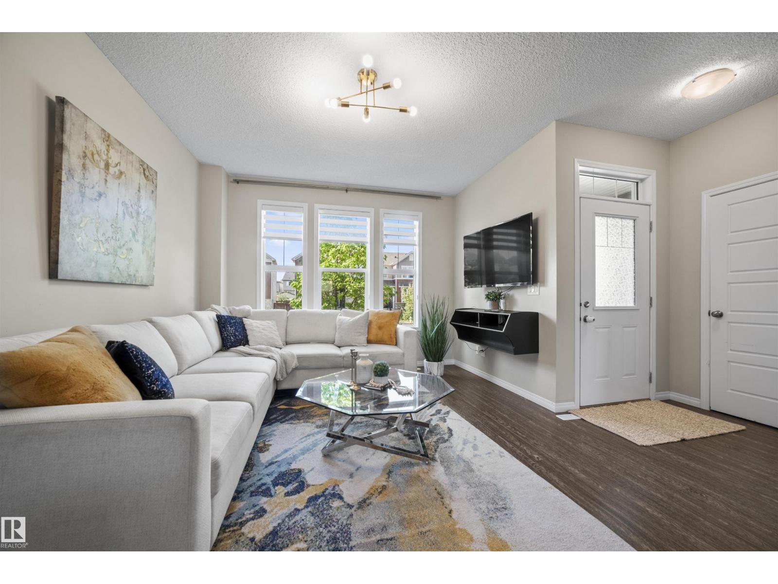 Photo 3 of 8149 Chappelle Wy Sw, Edmonton AB
