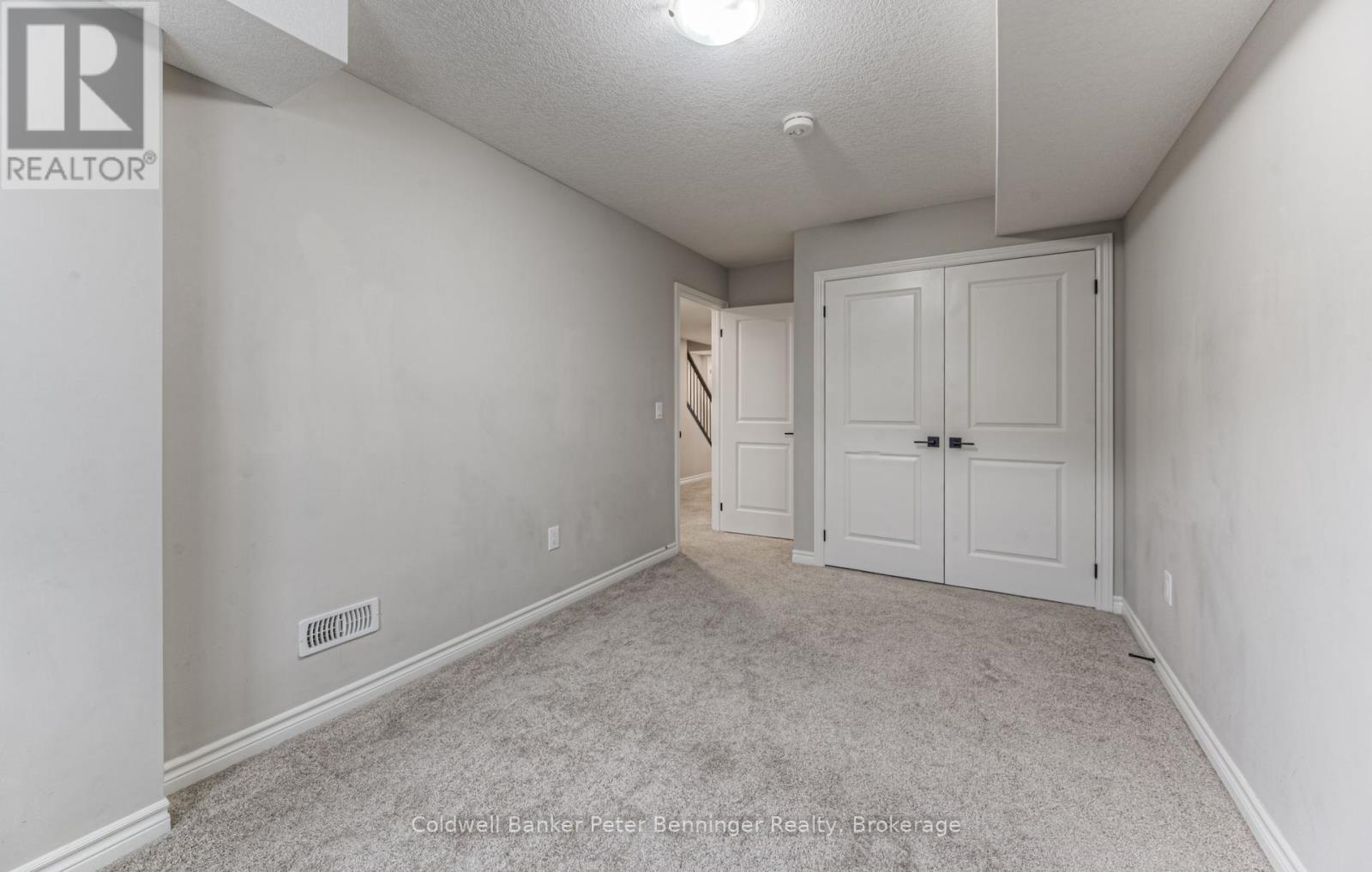 Photo 12 of 253 Chapel Hill Drive, Kitchener ON