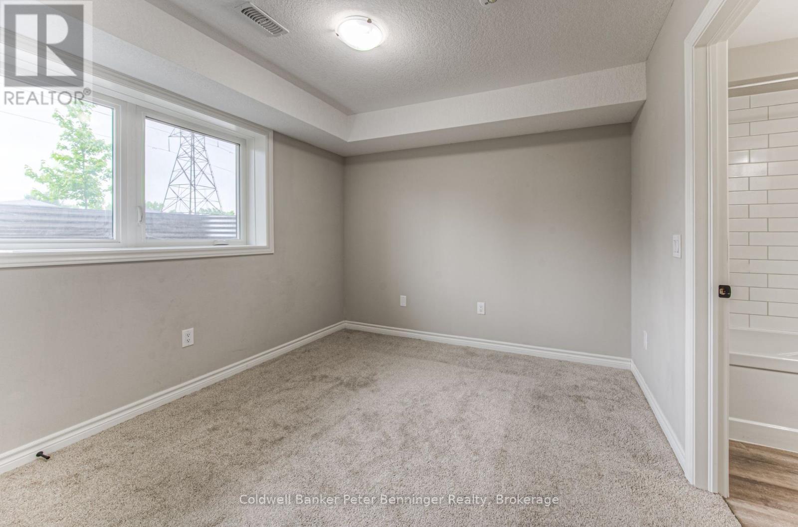 Photo 4 of 253 Chapel Hill Drive, Kitchener ON