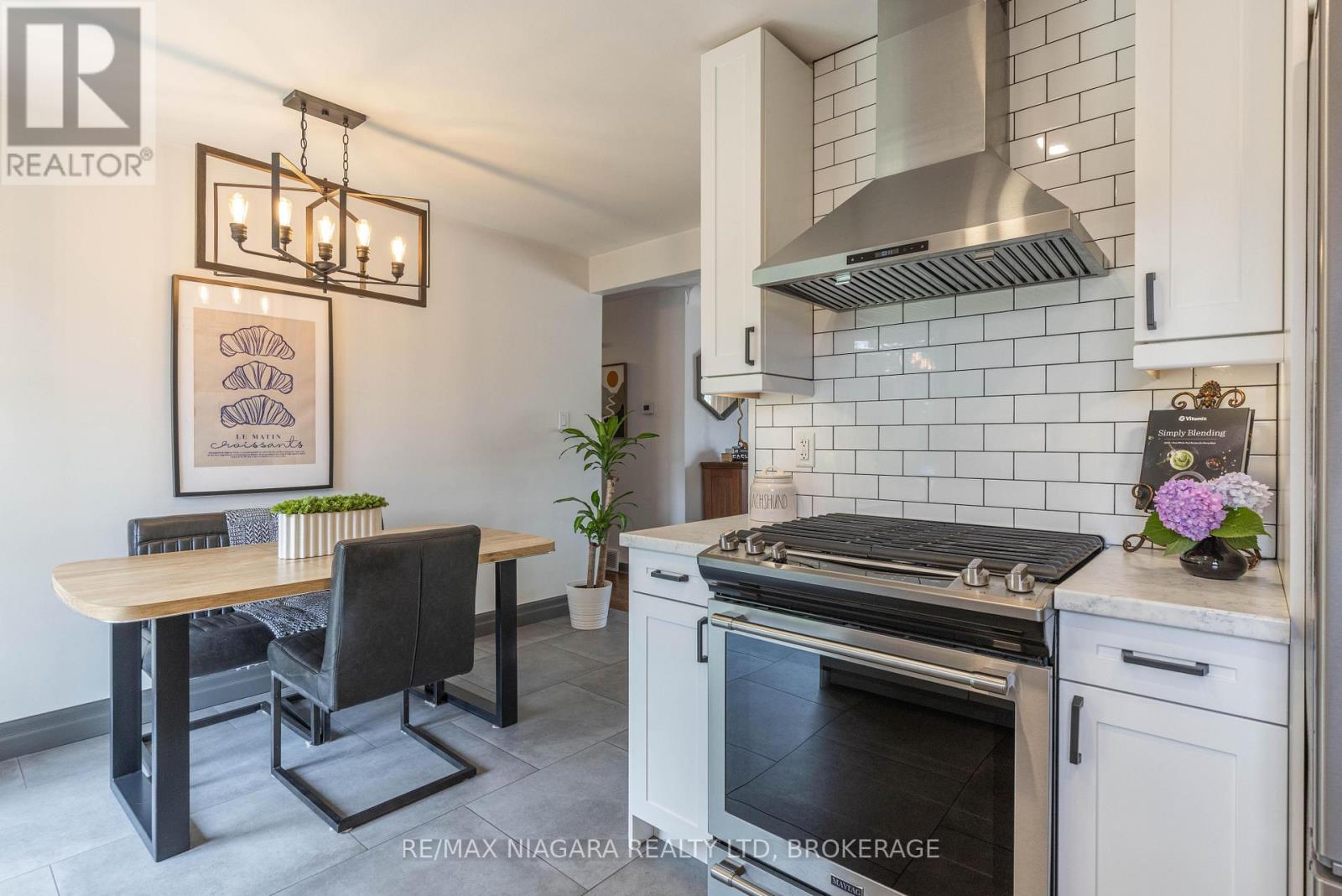 Photo 13 of 6000 Mayfair Drive, Niagara Falls ON