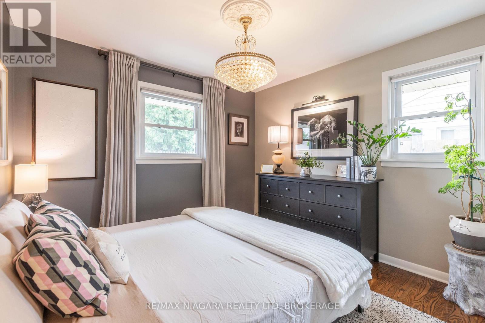 Photo 9 of 6000 Mayfair Drive, Niagara Falls ON