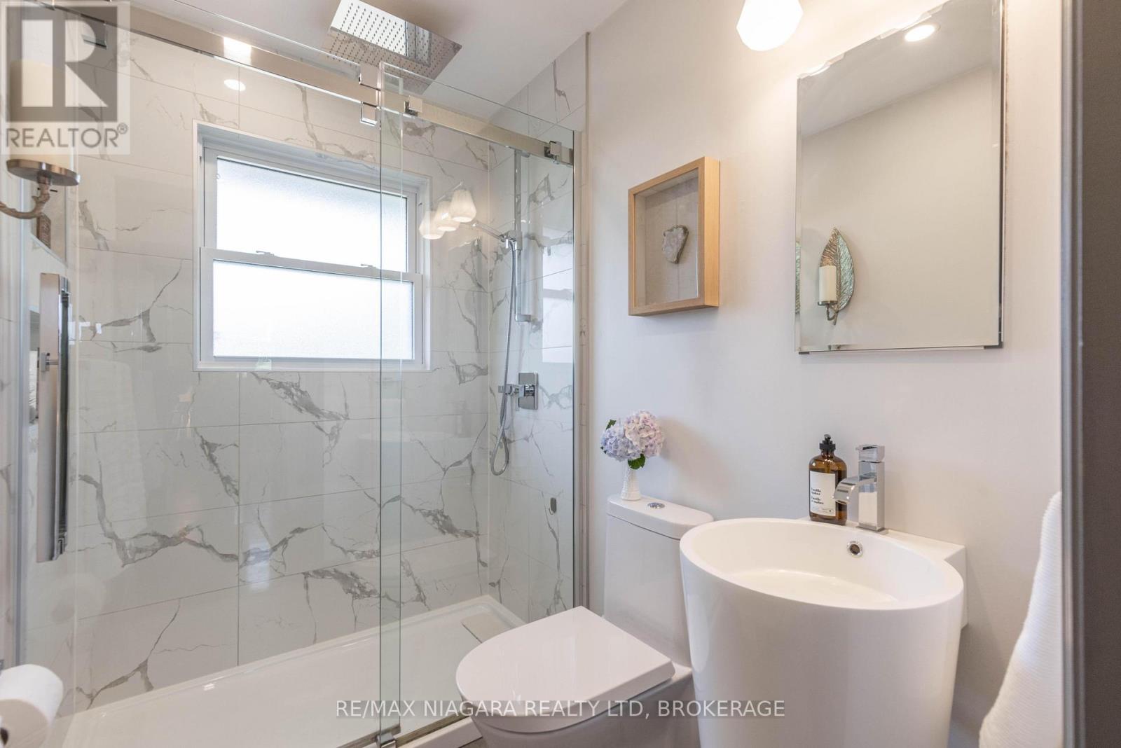 Photo 10 of 6000 Mayfair Drive, Niagara Falls ON