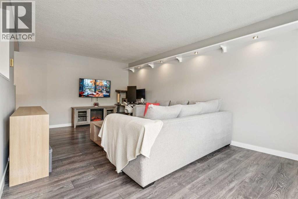 Single Family House for Sale in    Avenue SW Sunalta Calgary 
