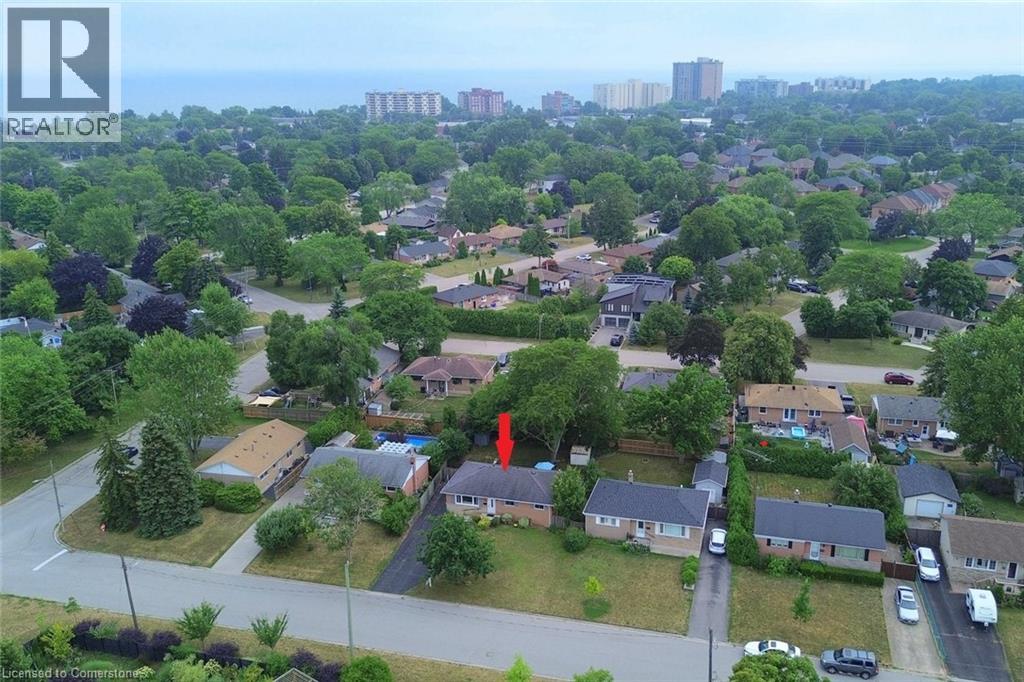 Photo 2 of 238 Kent Crescent, Burlington ON