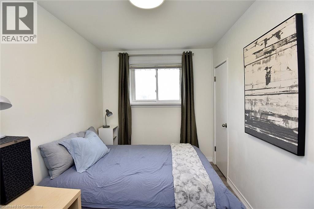 Photo 23 of 238 Kent Crescent, Burlington ON