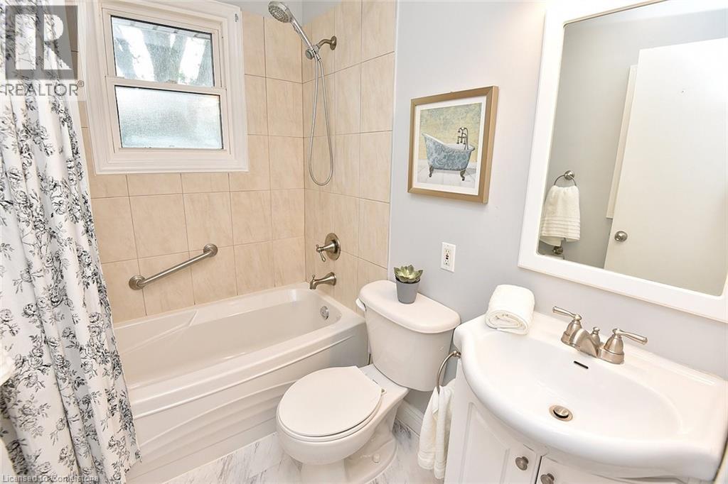 Photo 24 of 238 Kent Crescent, Burlington ON