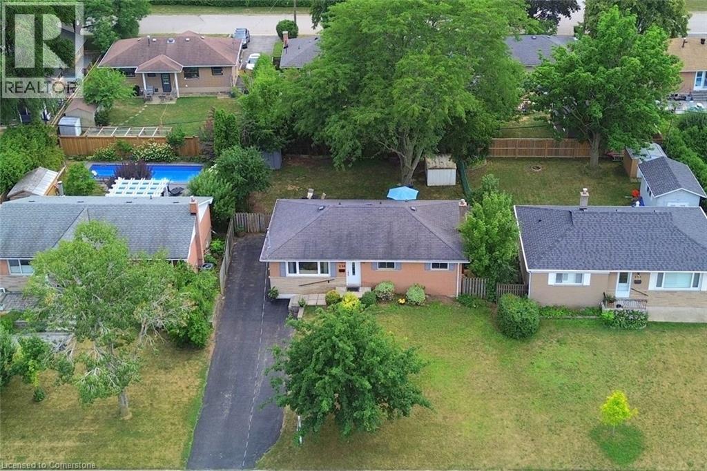 Photo 3 of 238 Kent Crescent, Burlington ON