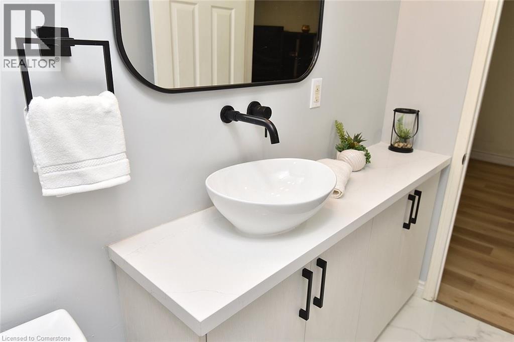 Photo 31 of 238 Kent Crescent, Burlington ON