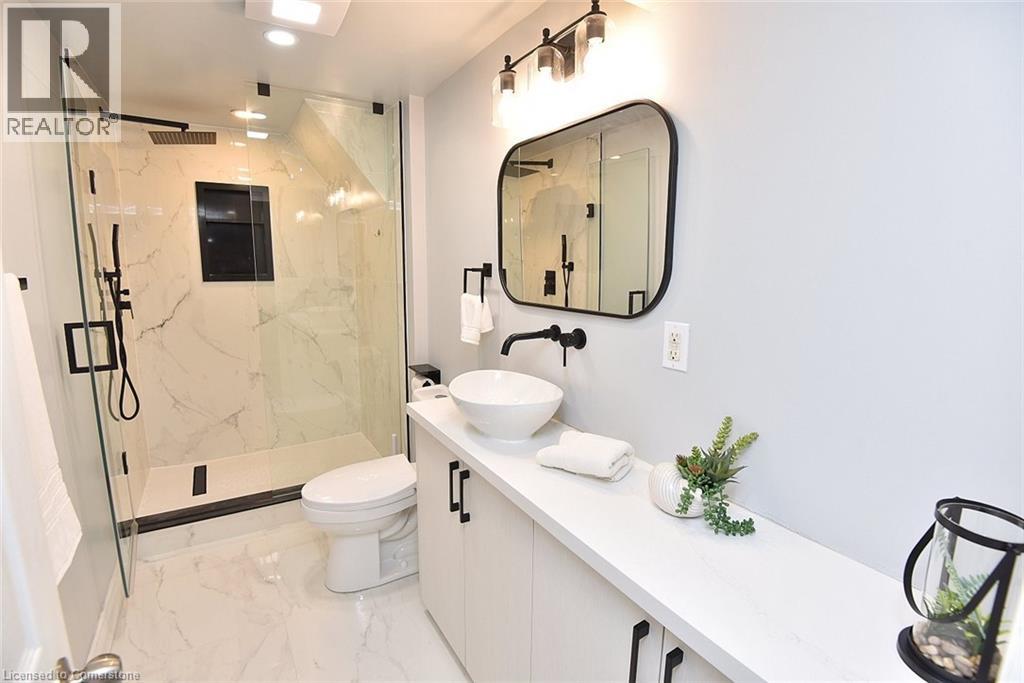 Photo 32 of 238 Kent Crescent, Burlington ON