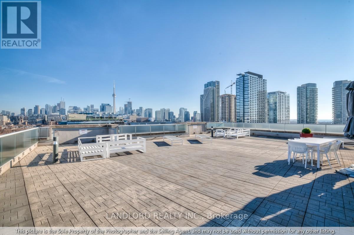 Photo 3 of 116 1 Shaw Street, Toronto ON