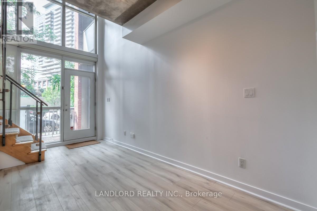 Photo 4 of 116 1 Shaw Street, Toronto ON