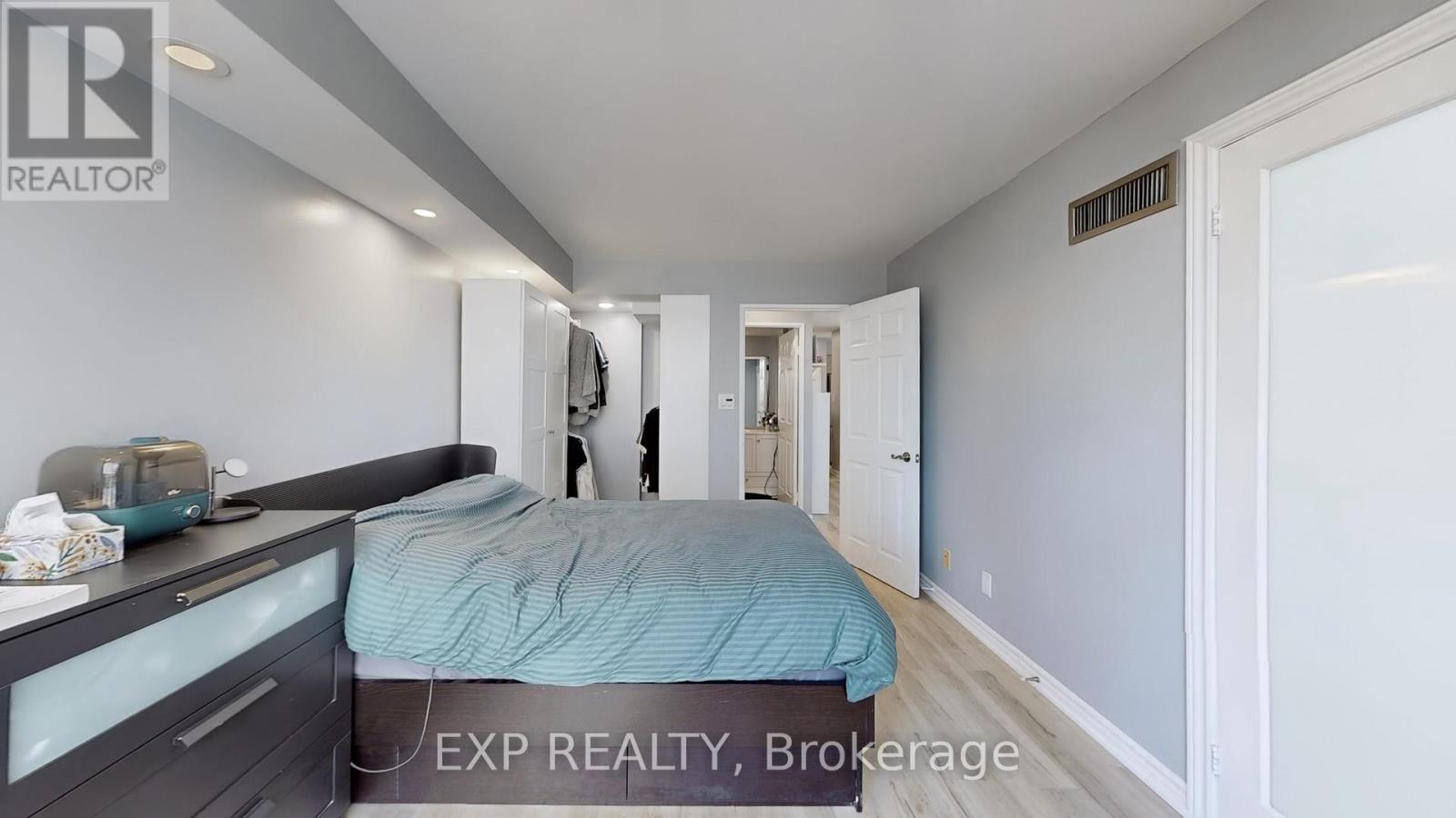 Photo 30 of 1105 24 Wellesley Street W, Toronto ON