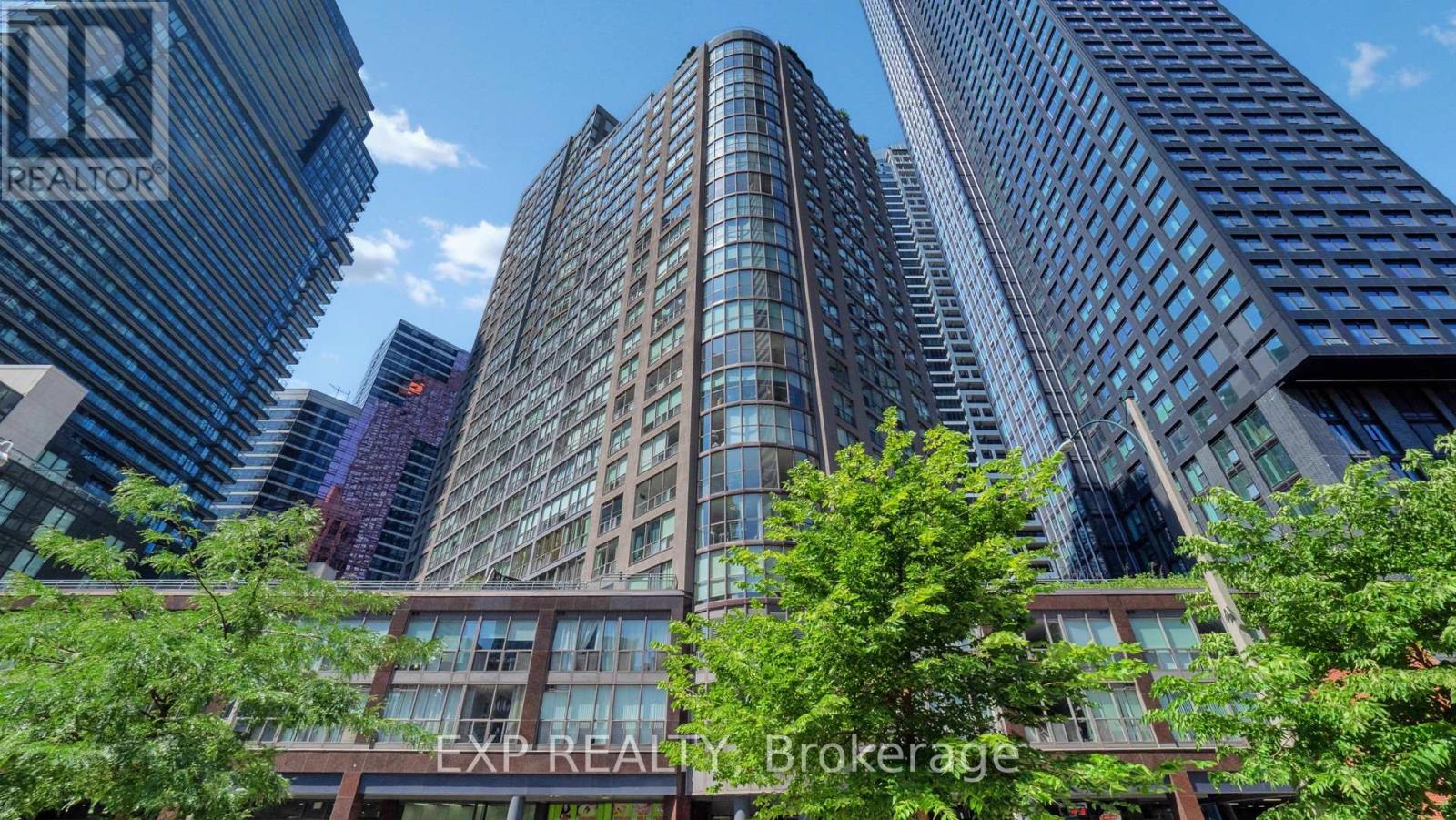 Photo 2 of 1105 24 Wellesley Street W, Toronto ON
