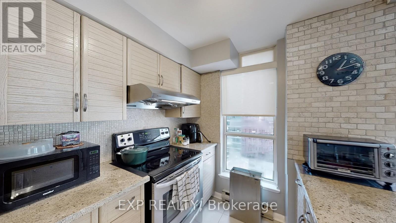 Photo 24 of 1105 24 Wellesley Street W, Toronto ON