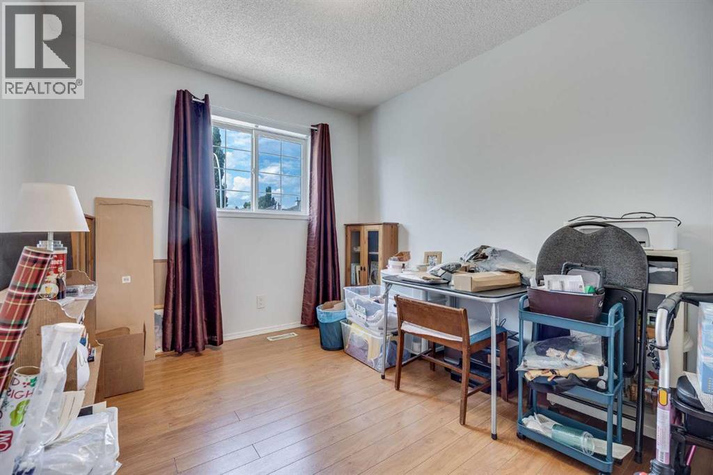 Single Family House for Sale in  Douglas Ridge Green SE Douglasdale/Glen Calgary 