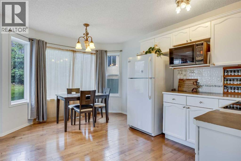 Single Family House for Sale in  Douglas Ridge Green SE Douglasdale/Glen Calgary 
