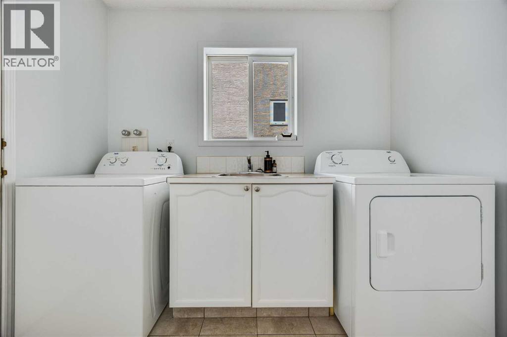 Single Family House for Sale in  Douglas Ridge Green SE Douglasdale/Glen Calgary 