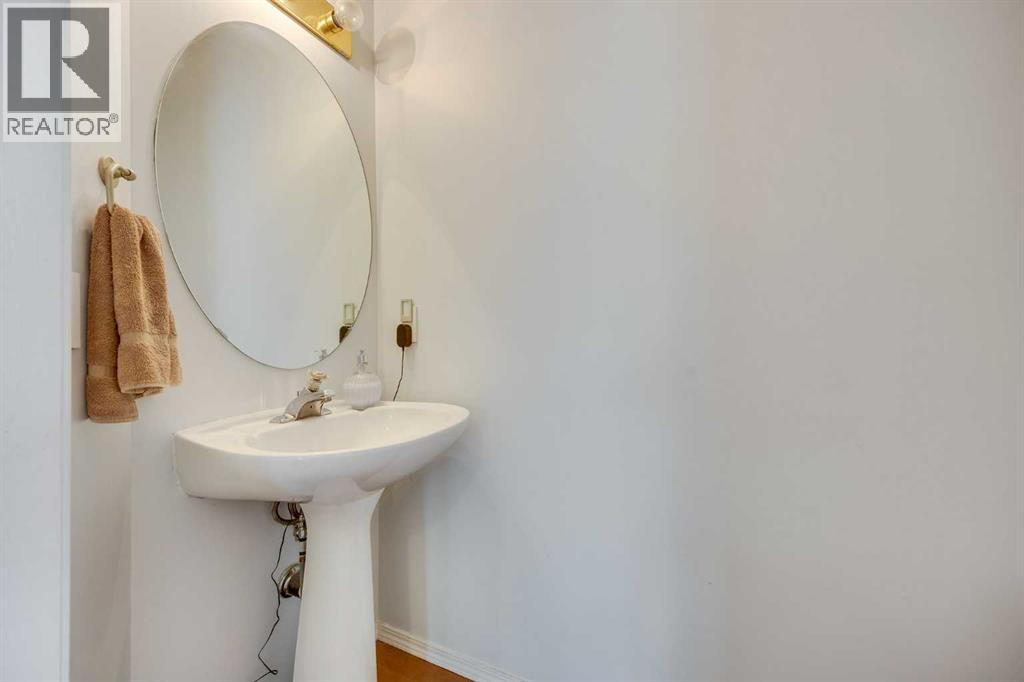 Single Family House for Sale in  Douglas Ridge Green SE Douglasdale/Glen Calgary 