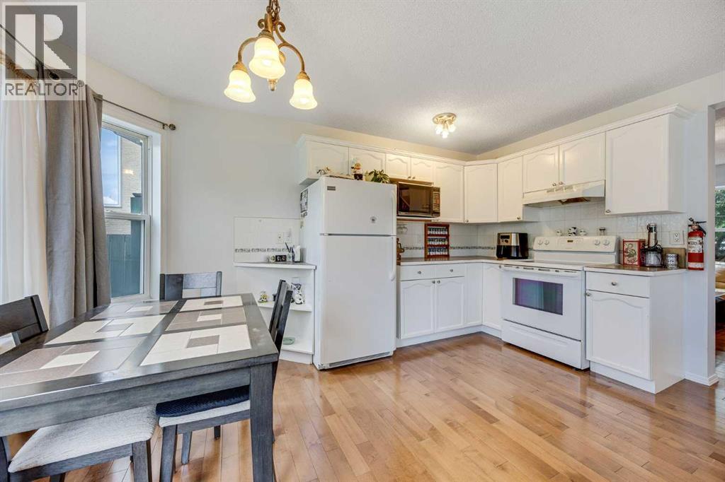 Single Family House for Sale in  Douglas Ridge Green SE Douglasdale/Glen Calgary 