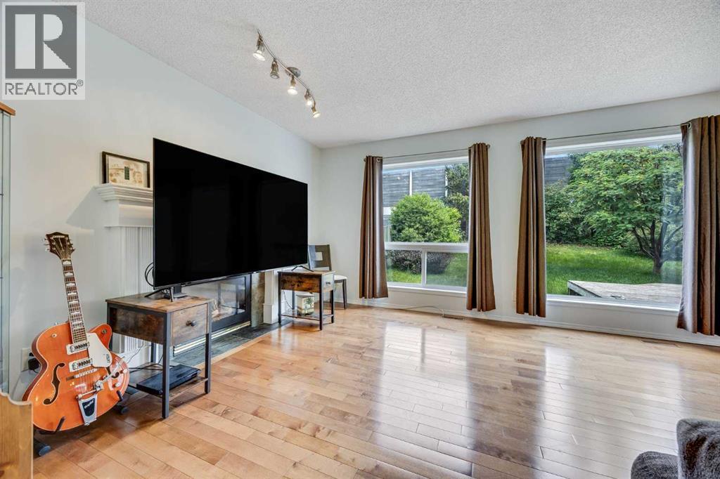 Single Family House for Sale in  Douglas Ridge Green SE Douglasdale/Glen Calgary 