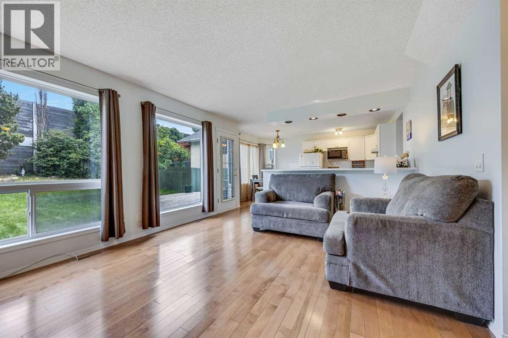 Single Family House for Sale in  Douglas Ridge Green SE Douglasdale/Glen Calgary 