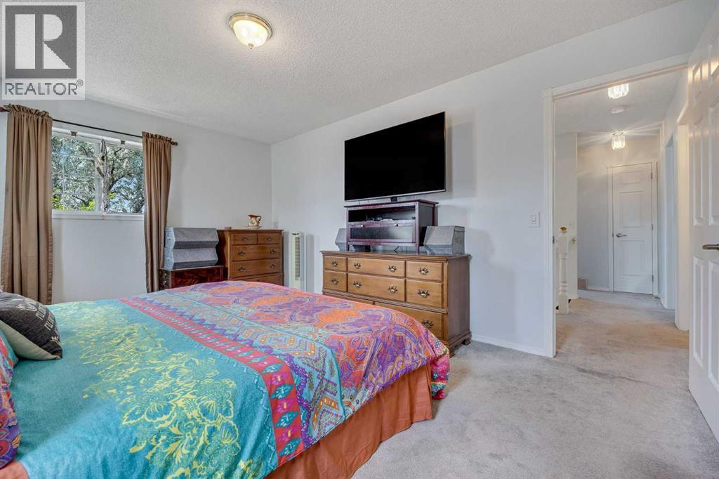 Single Family House for Sale in  Douglas Ridge Green SE Douglasdale/Glen Calgary 