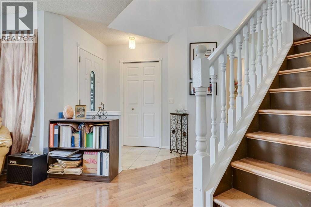 Single Family House for Sale in  Douglas Ridge Green SE Douglasdale/Glen Calgary 