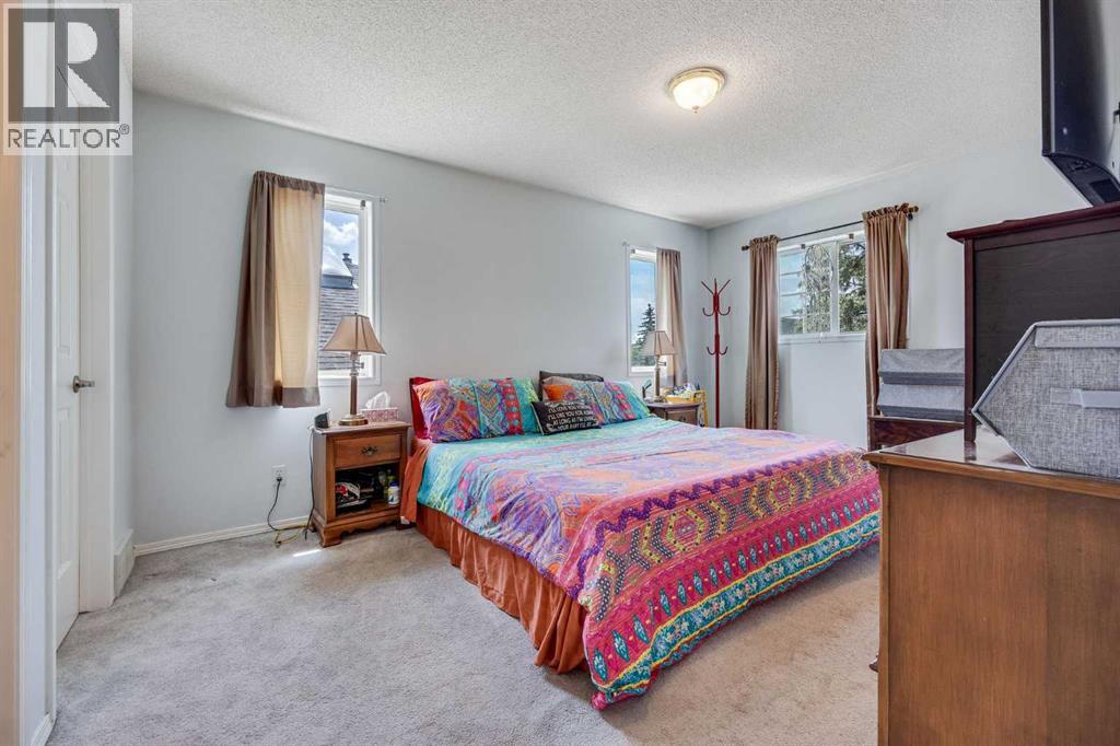 Single Family House for Sale in  Douglas Ridge Green SE Douglasdale/Glen Calgary 
