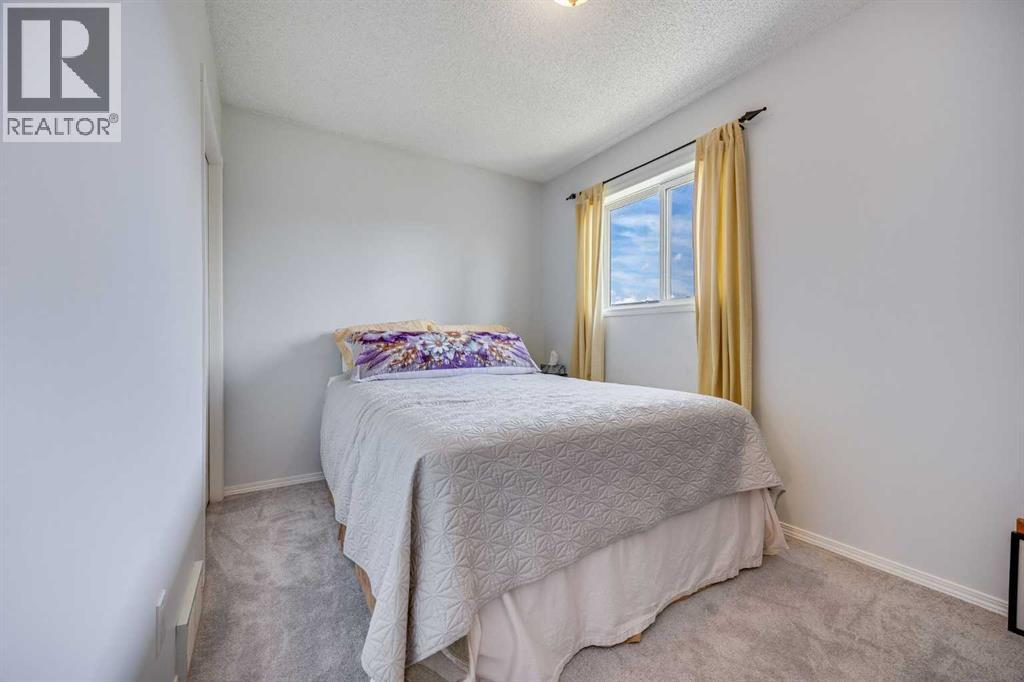 Single Family House for Sale in  Douglas Ridge Green SE Douglasdale/Glen Calgary 