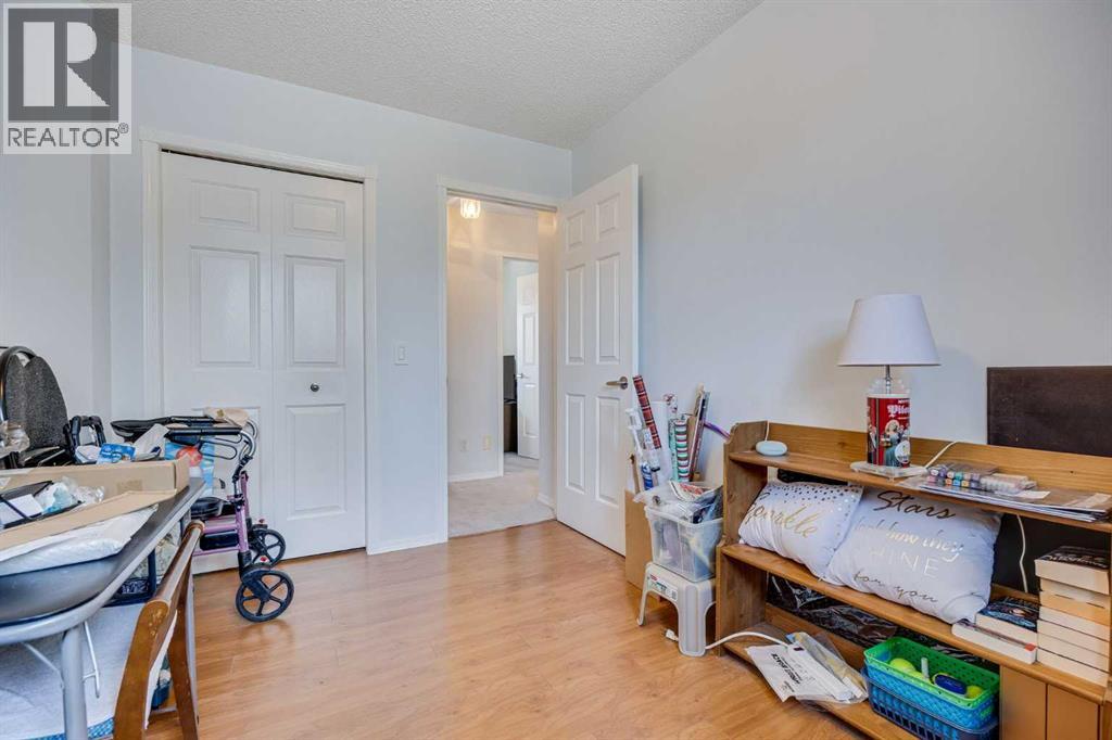 Single Family House for Sale in  Douglas Ridge Green SE Douglasdale/Glen Calgary 
