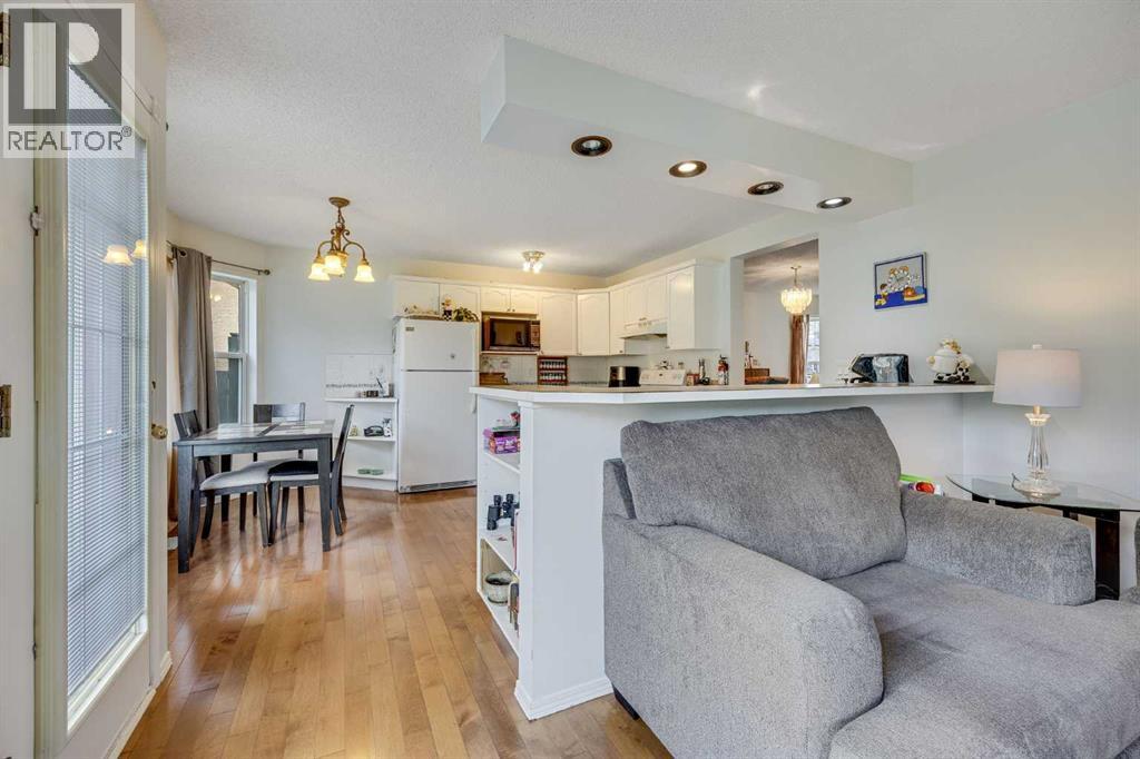Single Family House for Sale in  Douglas Ridge Green SE Douglasdale/Glen Calgary 