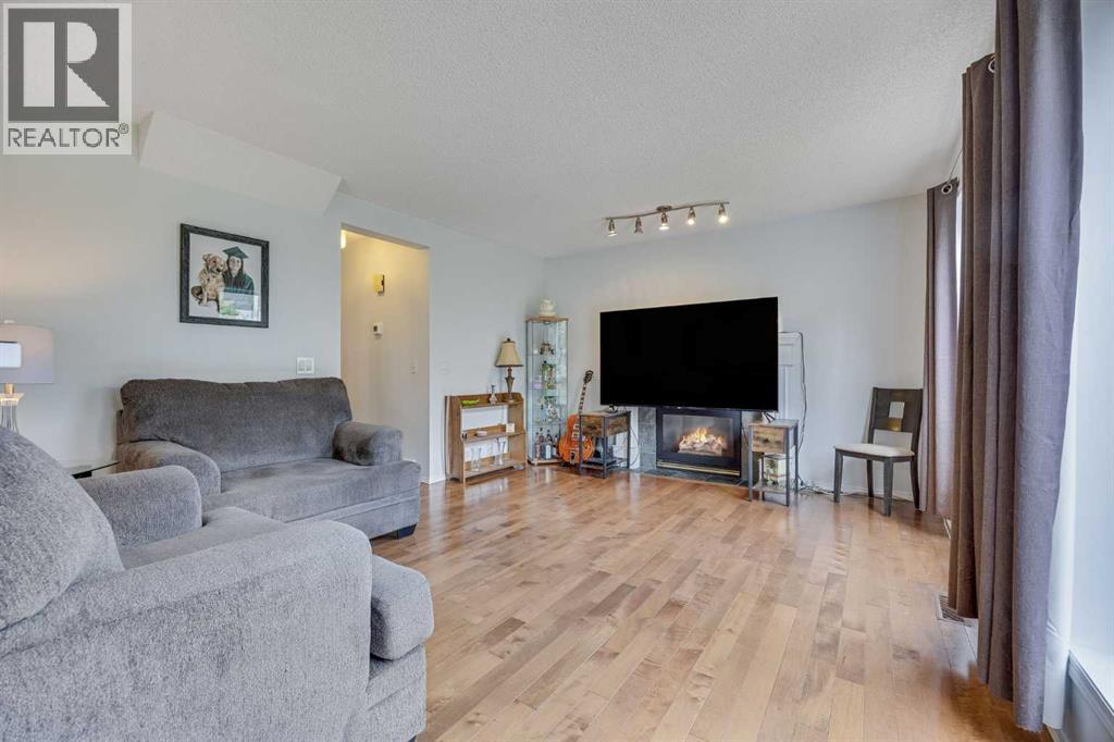 Single Family House for Sale in  Douglas Ridge Green SE Douglasdale/Glen Calgary 