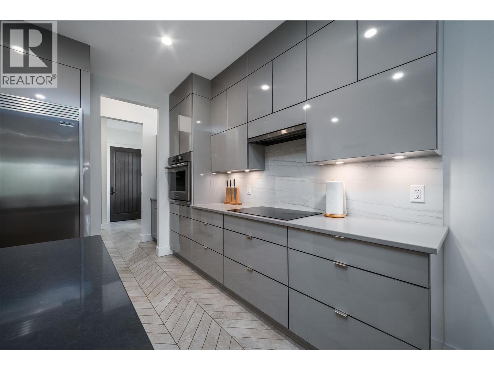  3567 Lakeshore Road, Kelowna