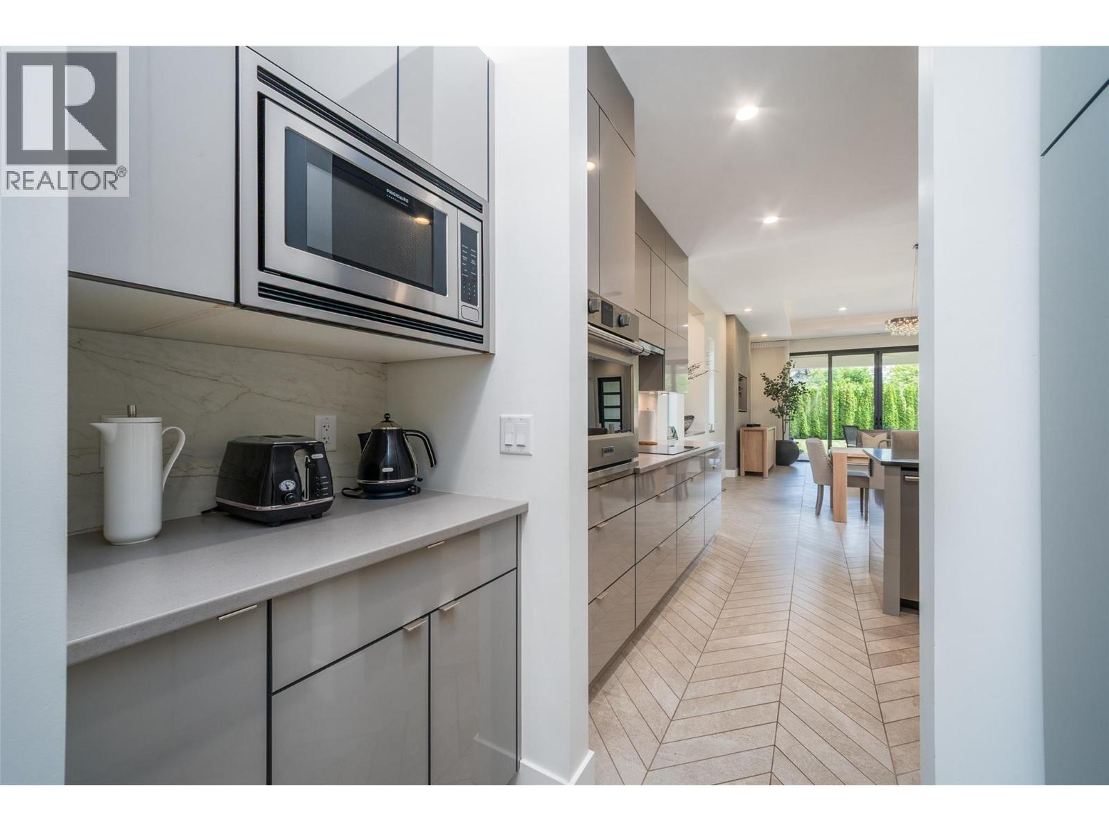  3567 Lakeshore Road, Kelowna