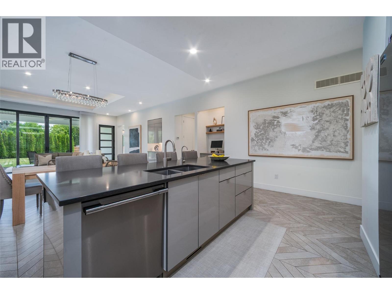  3567 Lakeshore Road, Kelowna